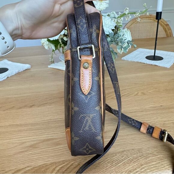 ✅AUTHENTIC✅LOUIS VUITTON DANUBE CROSSBODY Bag - Picture 6 of 14